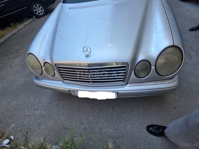 Mercedes E 200-1