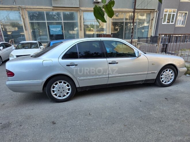 Mercedes E 200-2