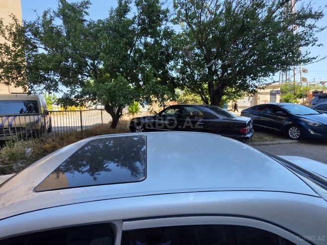 Mercedes E 200-5