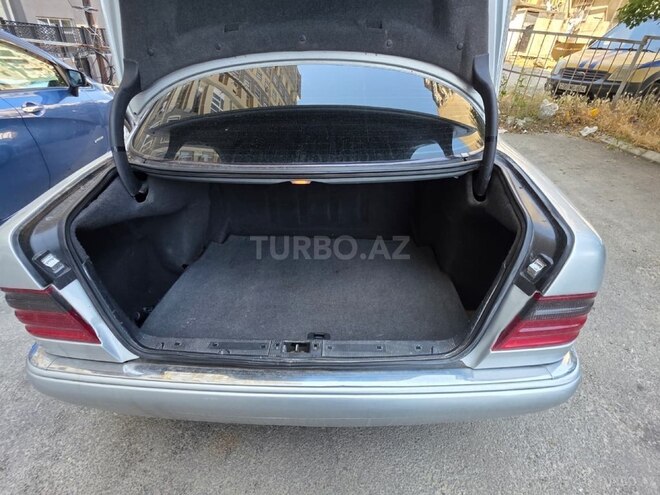 Mercedes E 200-10