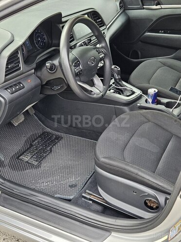 Hyundai Elantra-3