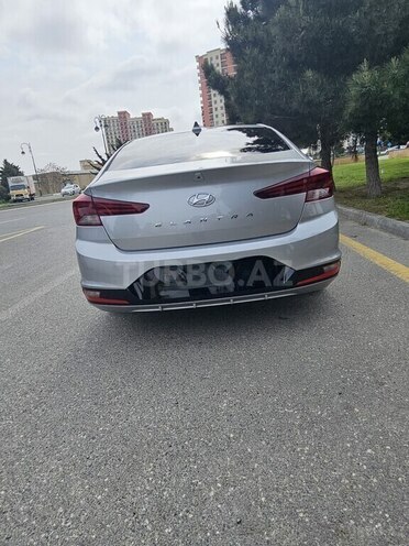 Hyundai Elantra-2
