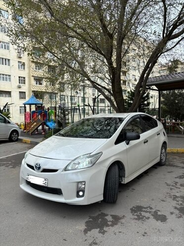 Toyota Prius-11