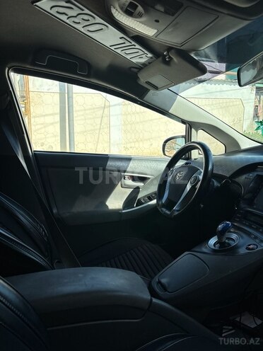 Toyota Prius-12
