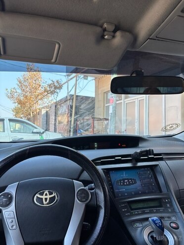 Toyota Prius-13