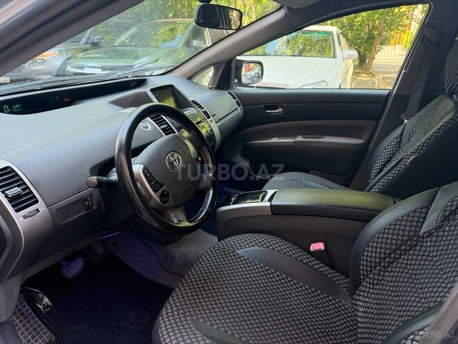 Toyota Prius-5
