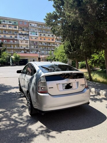 Toyota Prius-4