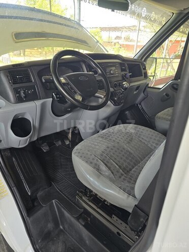 Ford Transit-4