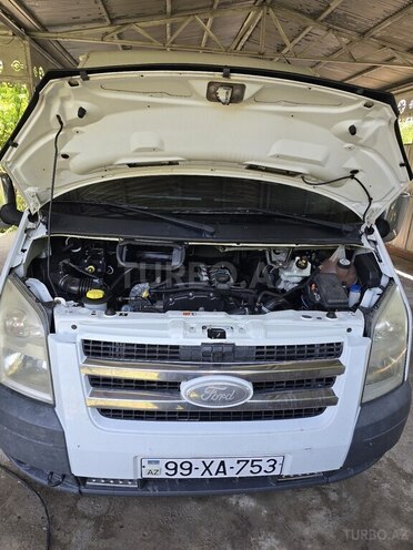 Ford Transit-8