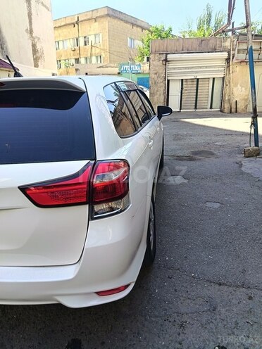 Toyota Corolla Fielder-5