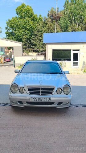 Mercedes E 220-1