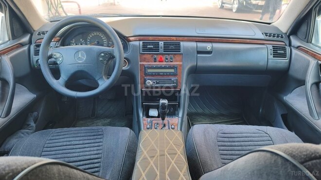 Mercedes E 220-3