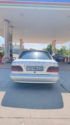 Mercedes E 220-2