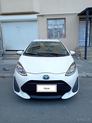 Toyota Aqua-1