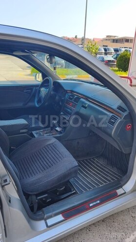 Mercedes E 220-10