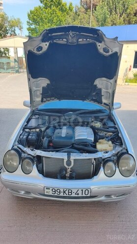 Mercedes E 220-13