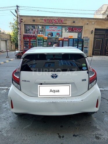 Toyota Aqua-4
