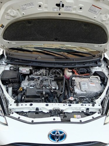 Toyota Aqua-9