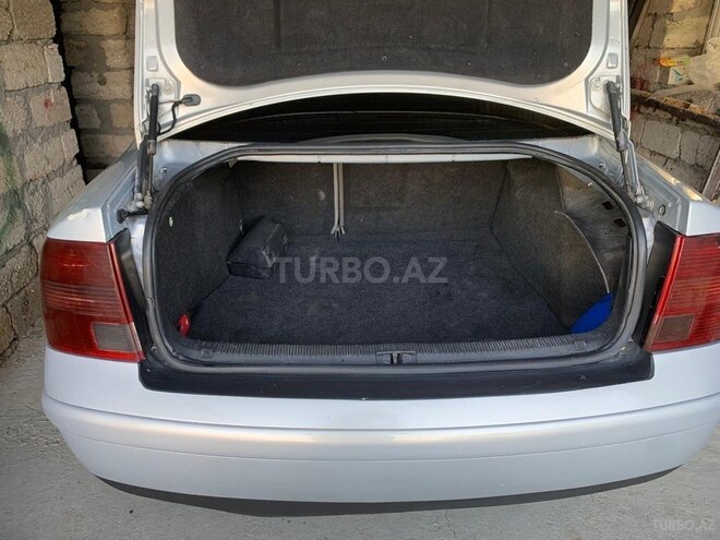 Volkswagen Passat-8