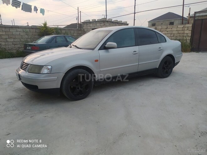 Volkswagen Passat-1