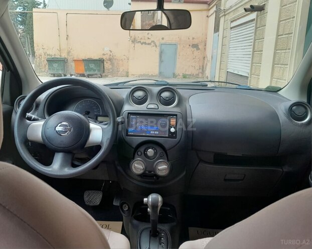 Nissan March-8