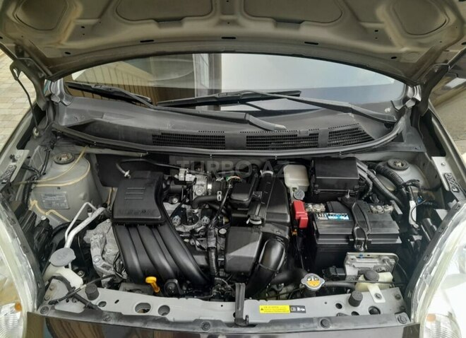 Nissan March-10