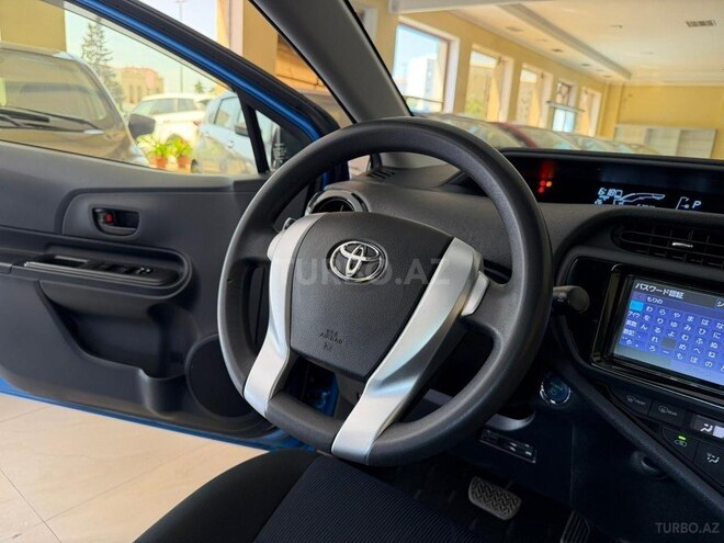 Toyota Aqua-9