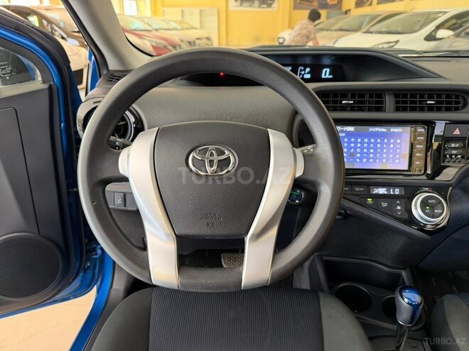 Toyota Aqua-10
