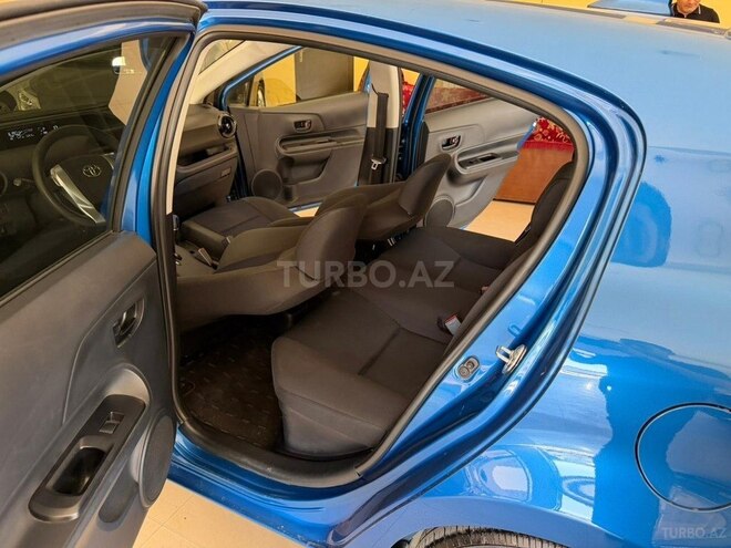 Toyota Aqua-13