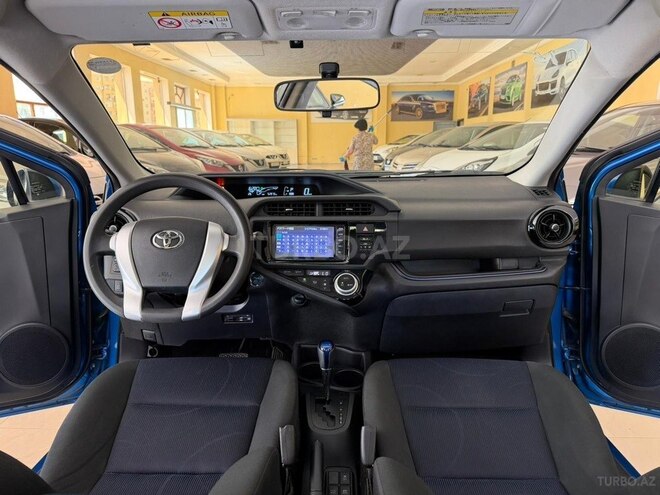 Toyota Aqua-15
