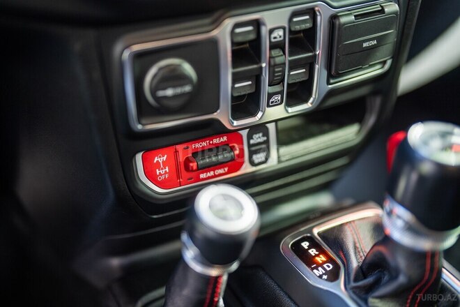 Jeep Wrangler-12