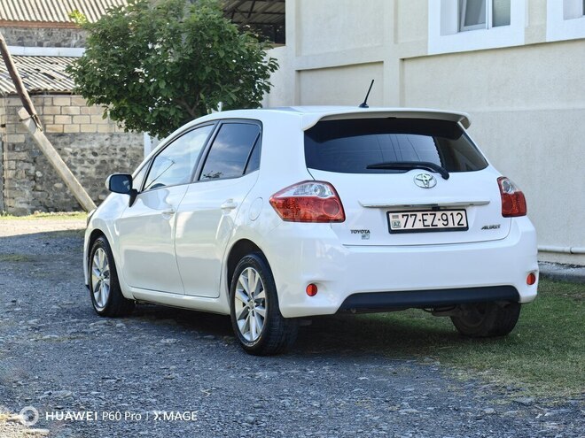 Toyota Auris-5
