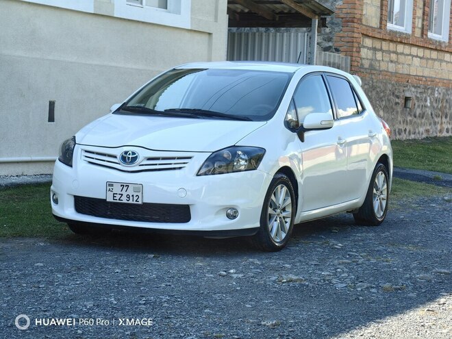 Toyota Auris-2