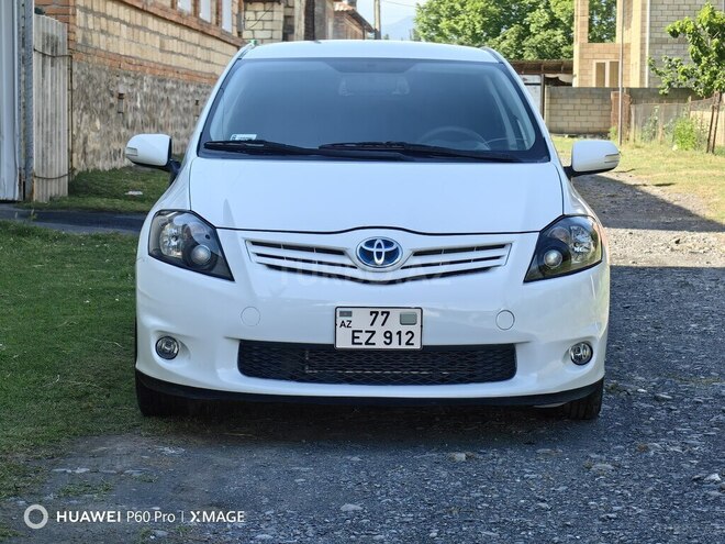 Toyota Auris-1
