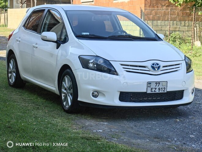 Toyota Auris-4