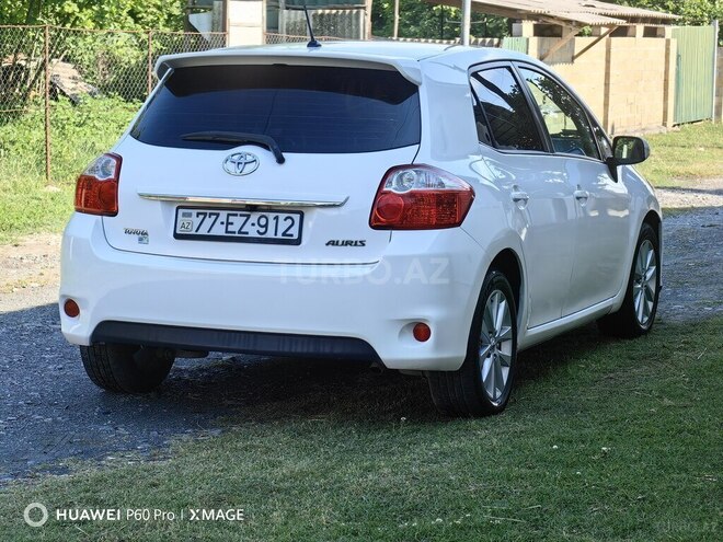 Toyota Auris-7