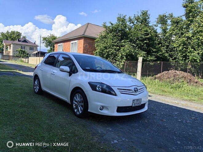 Toyota Auris-12