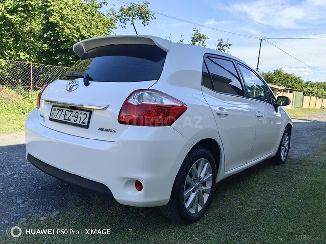 Toyota Auris-11