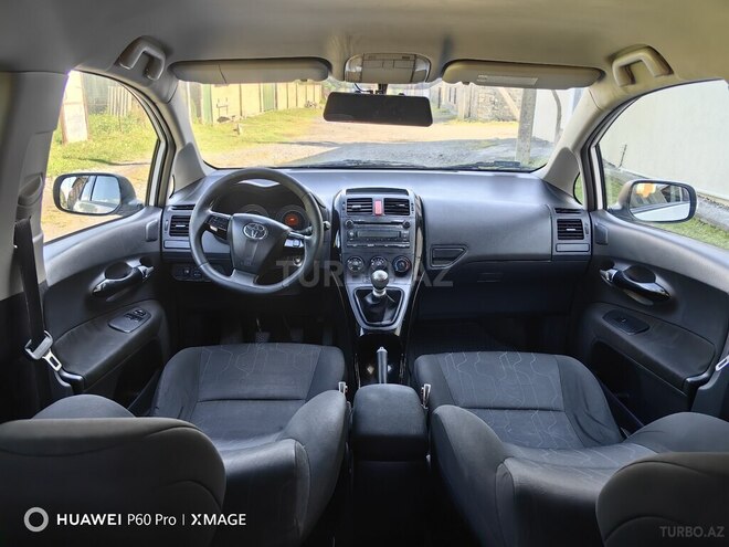 Toyota Auris-16