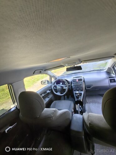 Toyota Auris-14