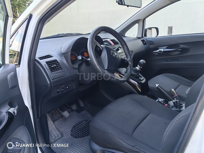 Toyota Auris-17