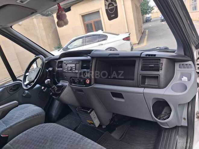 Ford Transit-8