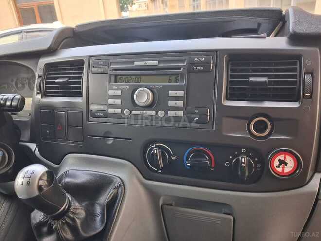 Ford Transit-7