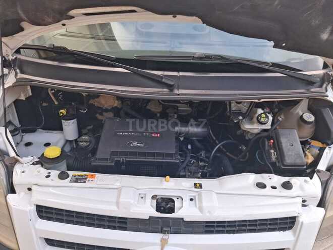 Ford Transit-6