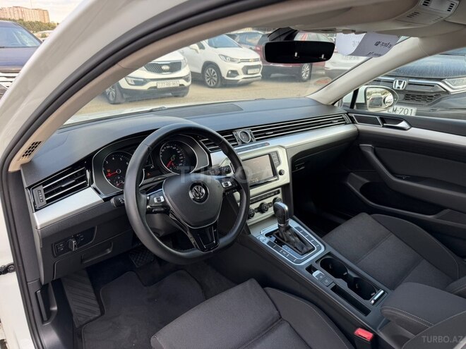 Volkswagen Passat-10