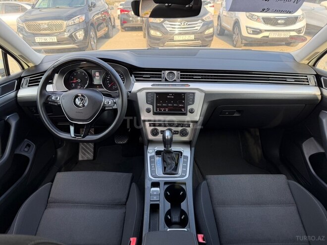 Volkswagen Passat-8