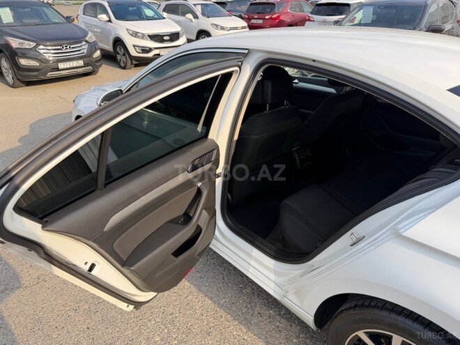 Volkswagen Passat-15