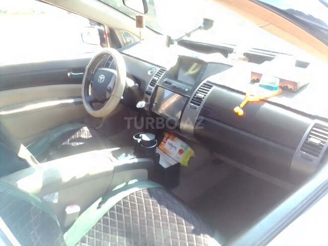 Toyota Prius-3