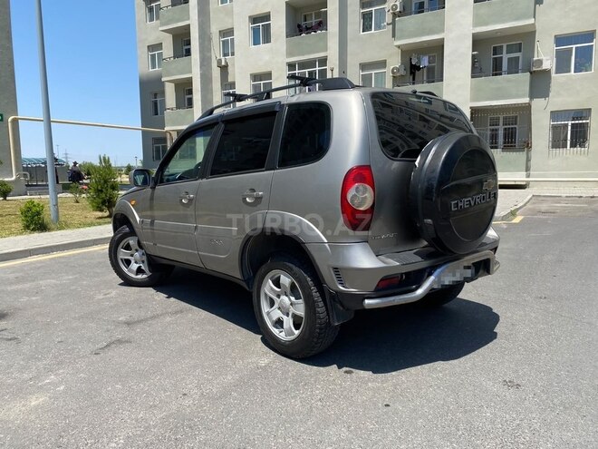 Chevrolet Niva-4