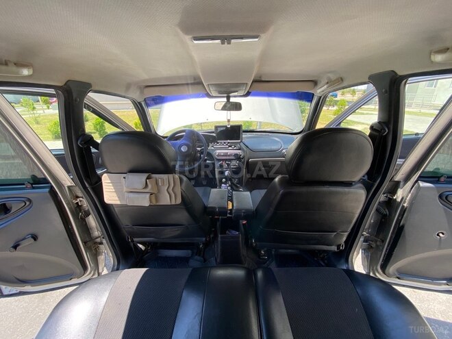 Chevrolet Niva-8